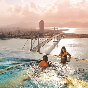 Wyndham Golden Bay ***** Дананг